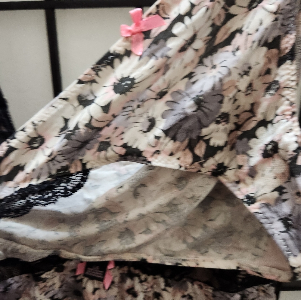 VS Intimates 2pcs - Picture 2 of 5